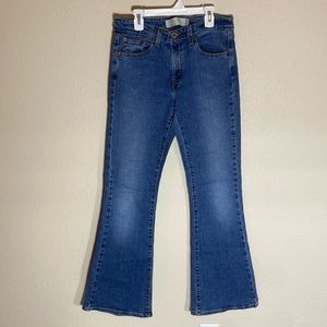 Levi's women's 519 low flair jeans, medium wash, size 7m
